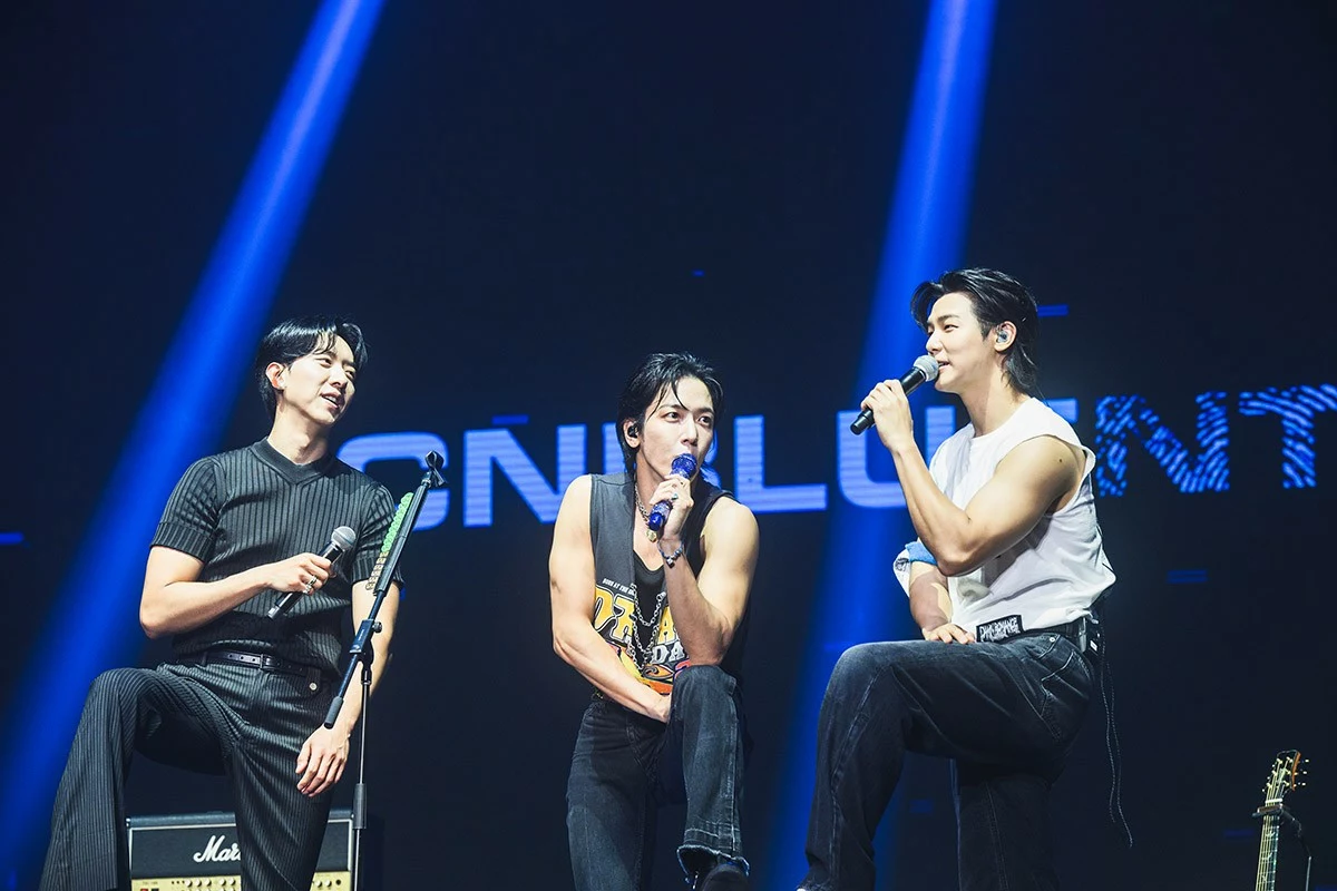 x)clusive!: CNBLUE Shows Their CNBLUENTITY During Singapore Show